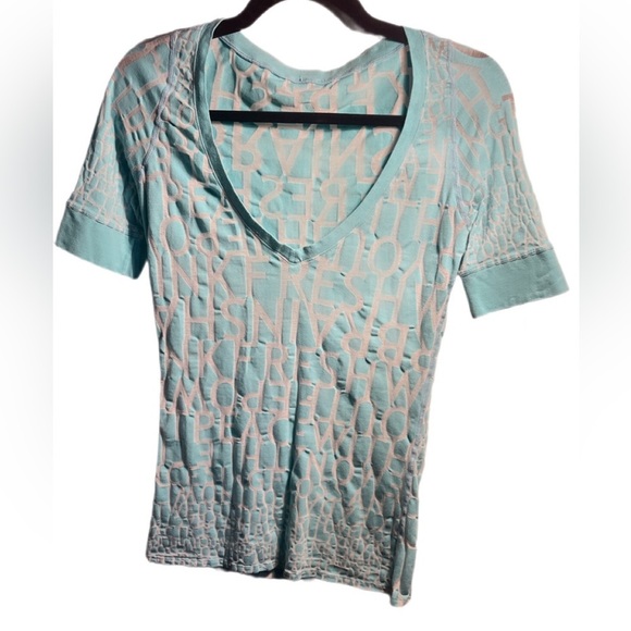 Lululemon Fresh Manifesto Deep Vneck Blue Stretch Light short sleeve shirt 2 - Picture 1 of 2